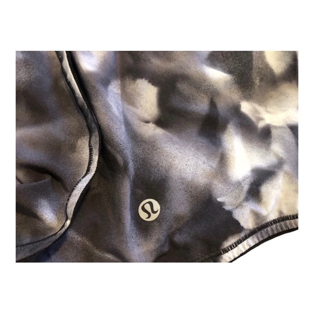 Lululemon Seek The Heat Lined Running Yoga Workout Shorts Size 8 - Picture 3 of 6